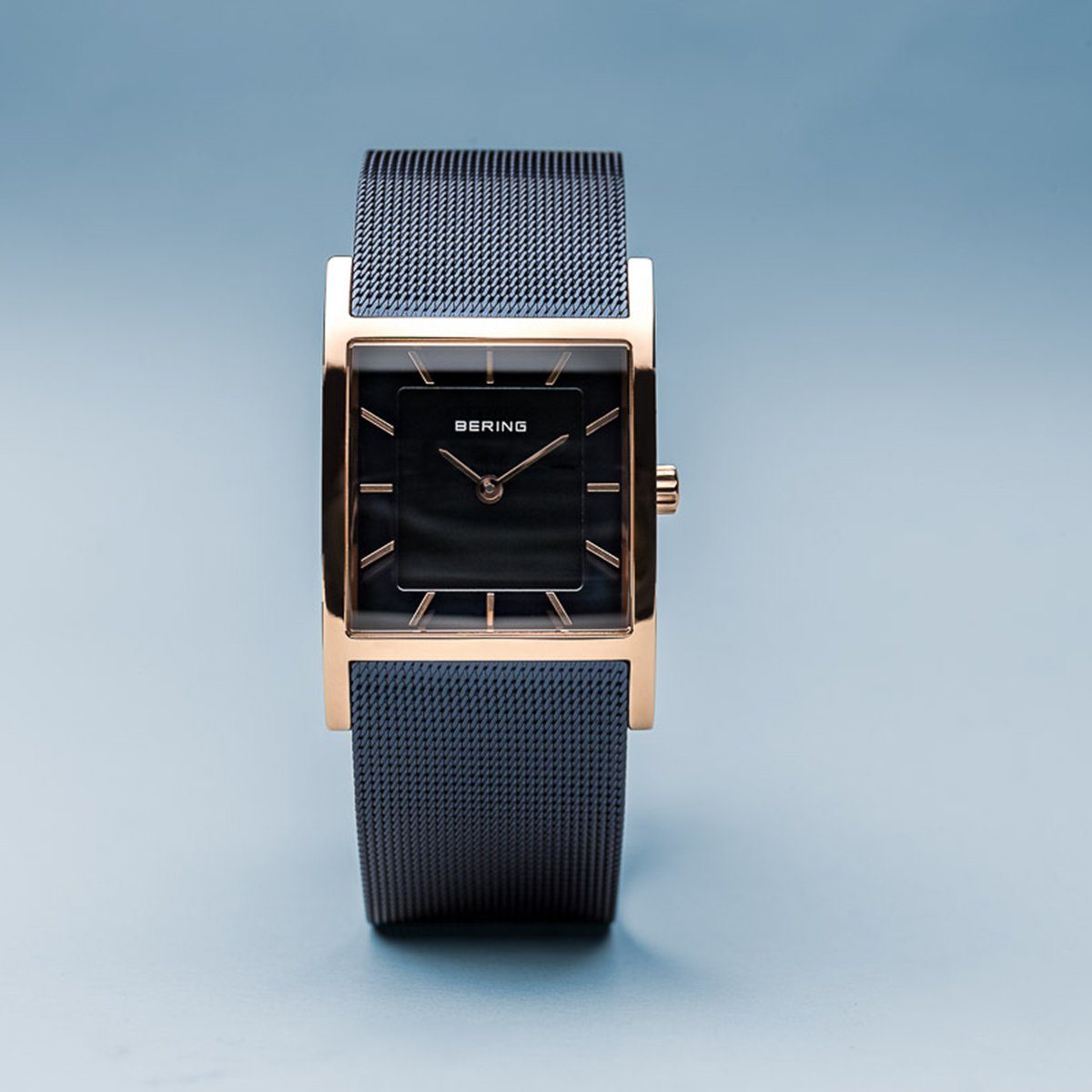 Reloj Bering minimalista mujer cuadrado rosado