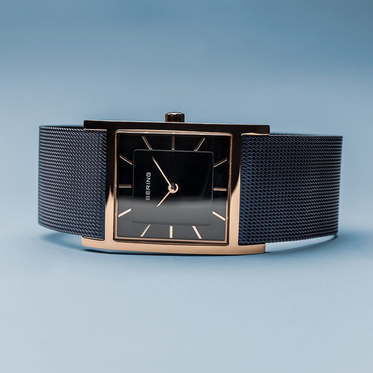 Reloj Bering minimalista mujer cuadrado rosado