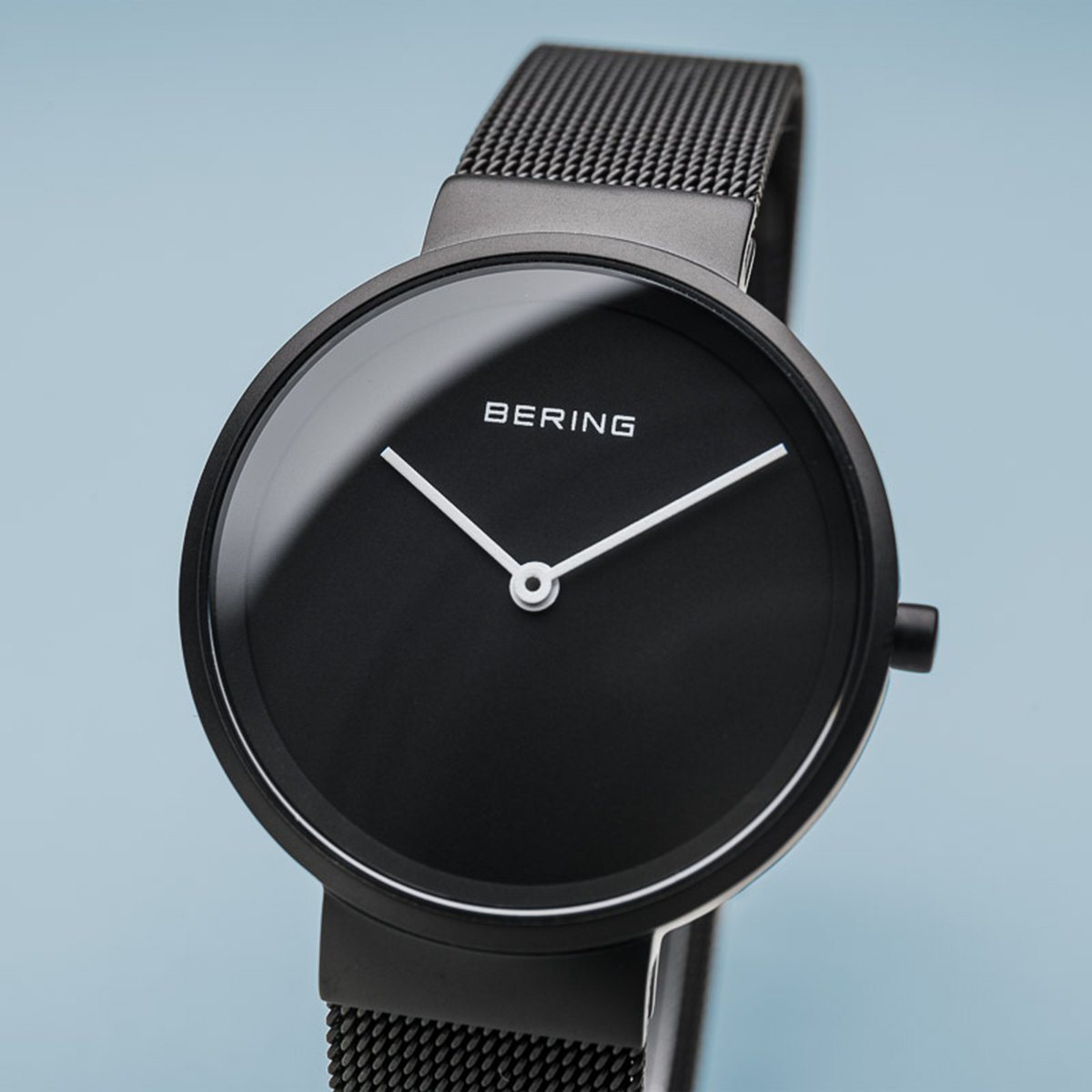 Reloj minimalista negro de mujer