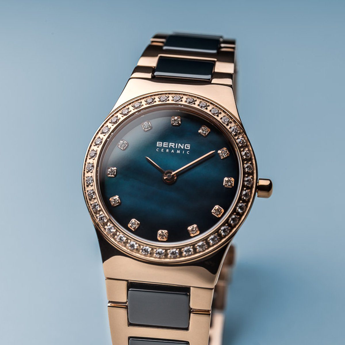 Reloj Bering mujer de cerámica azul y oro rosa