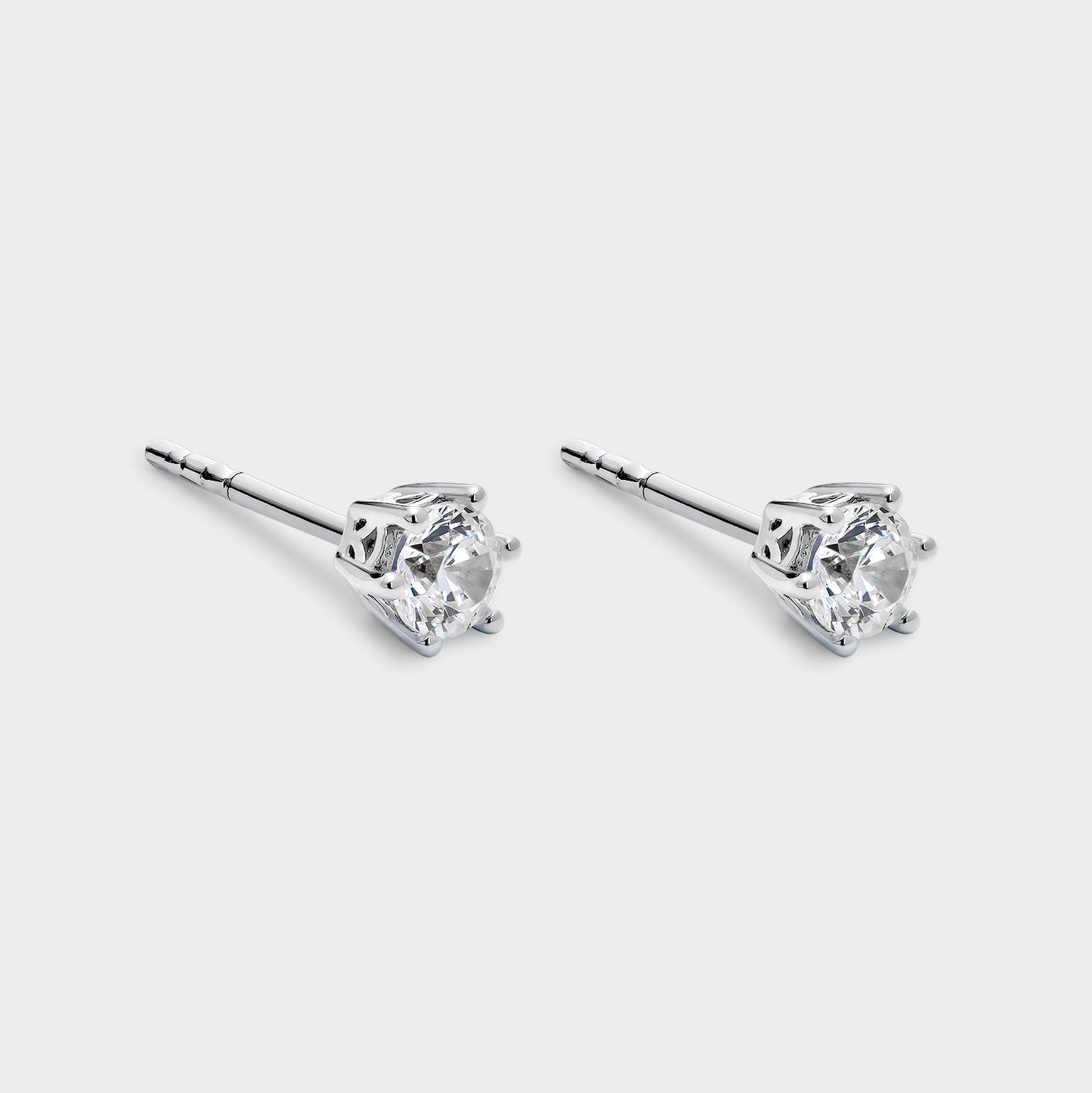 Pendientes de plata con circonita montada sobre 6 garras