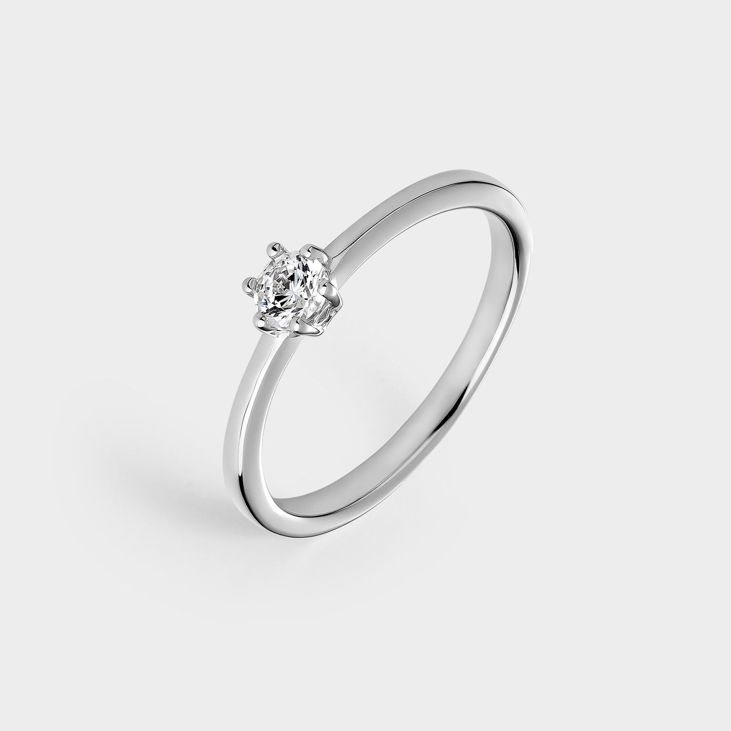Anillo solitario de plata con circonita de 3,8 mm montada sobre 6 garras