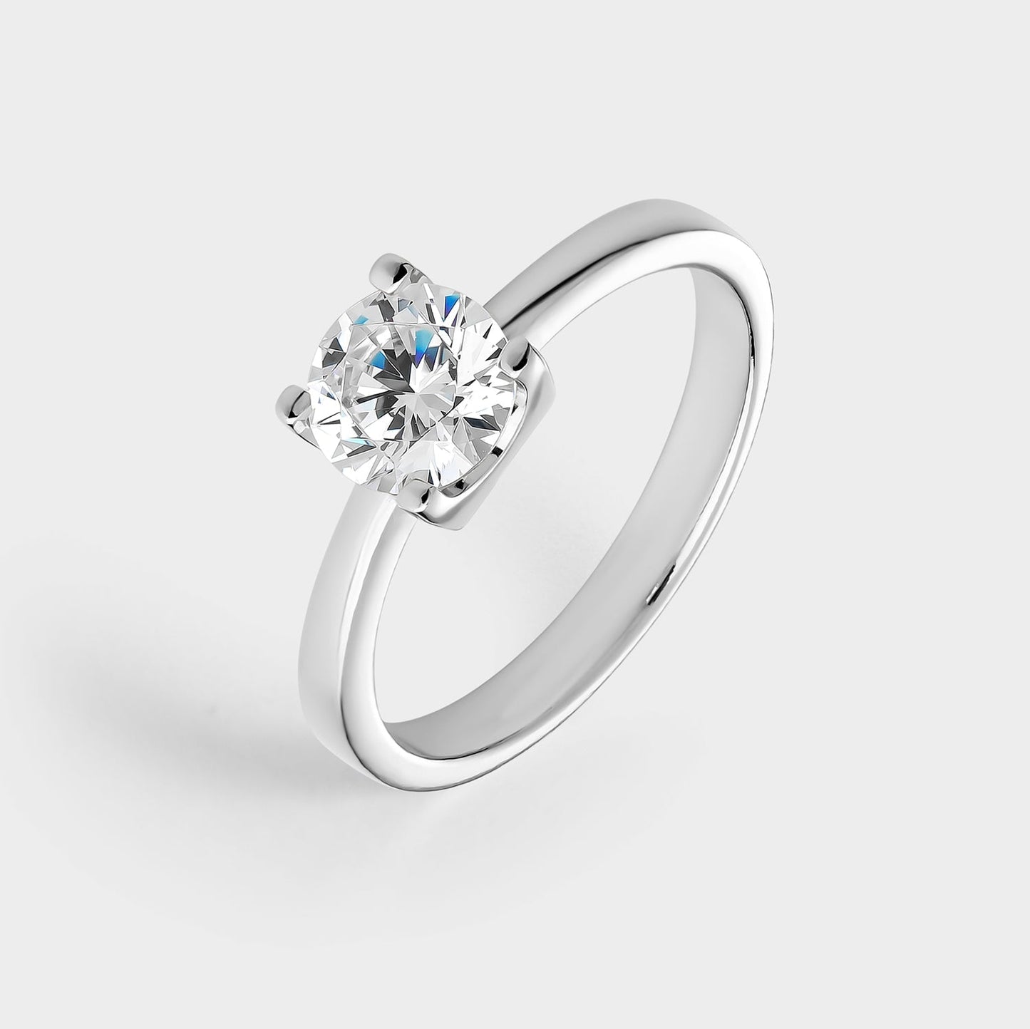 Anillo solitario de plata con circonita de 6,5 mm montada sobre 4 garras