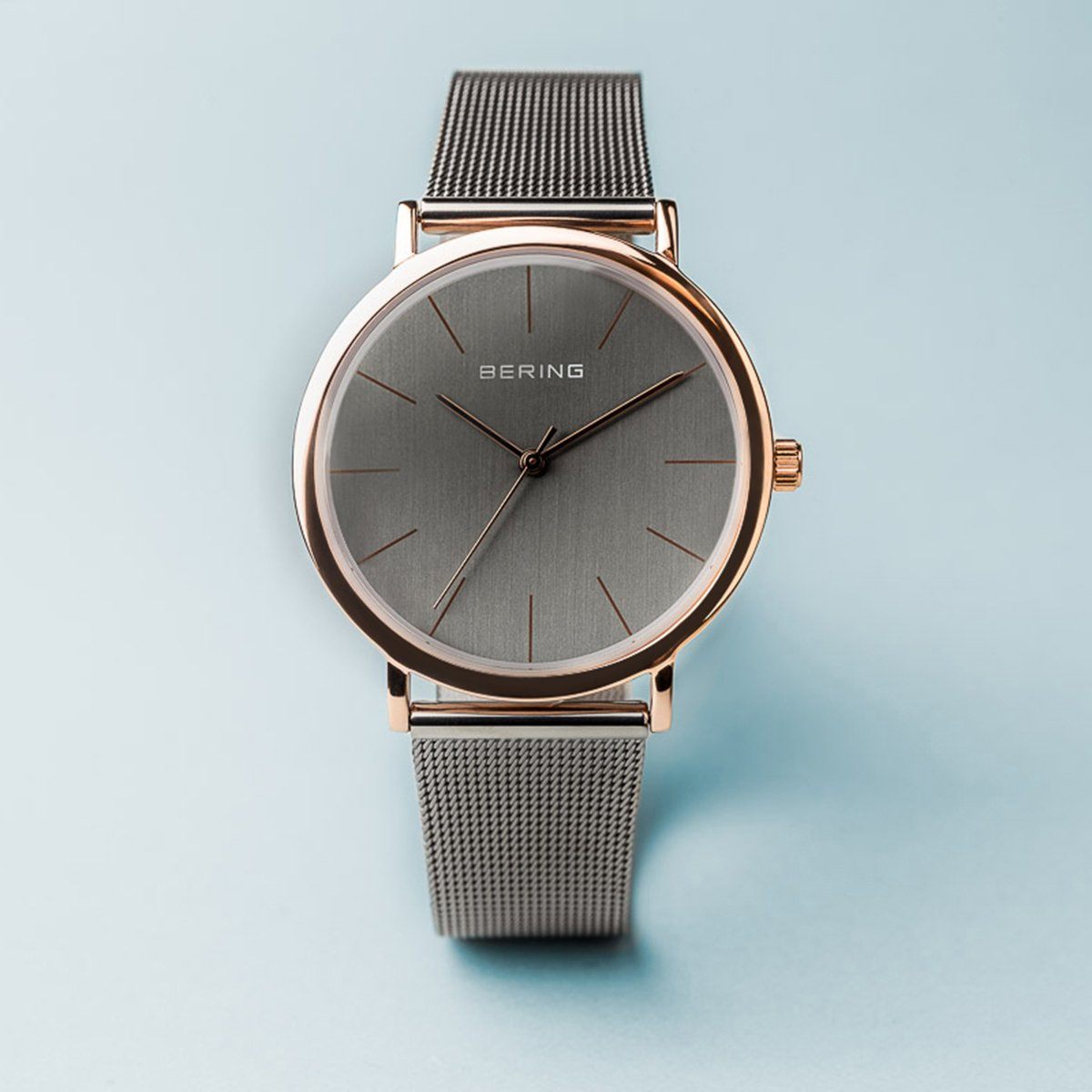 Reloj minimalista mujer gris detalles rosados