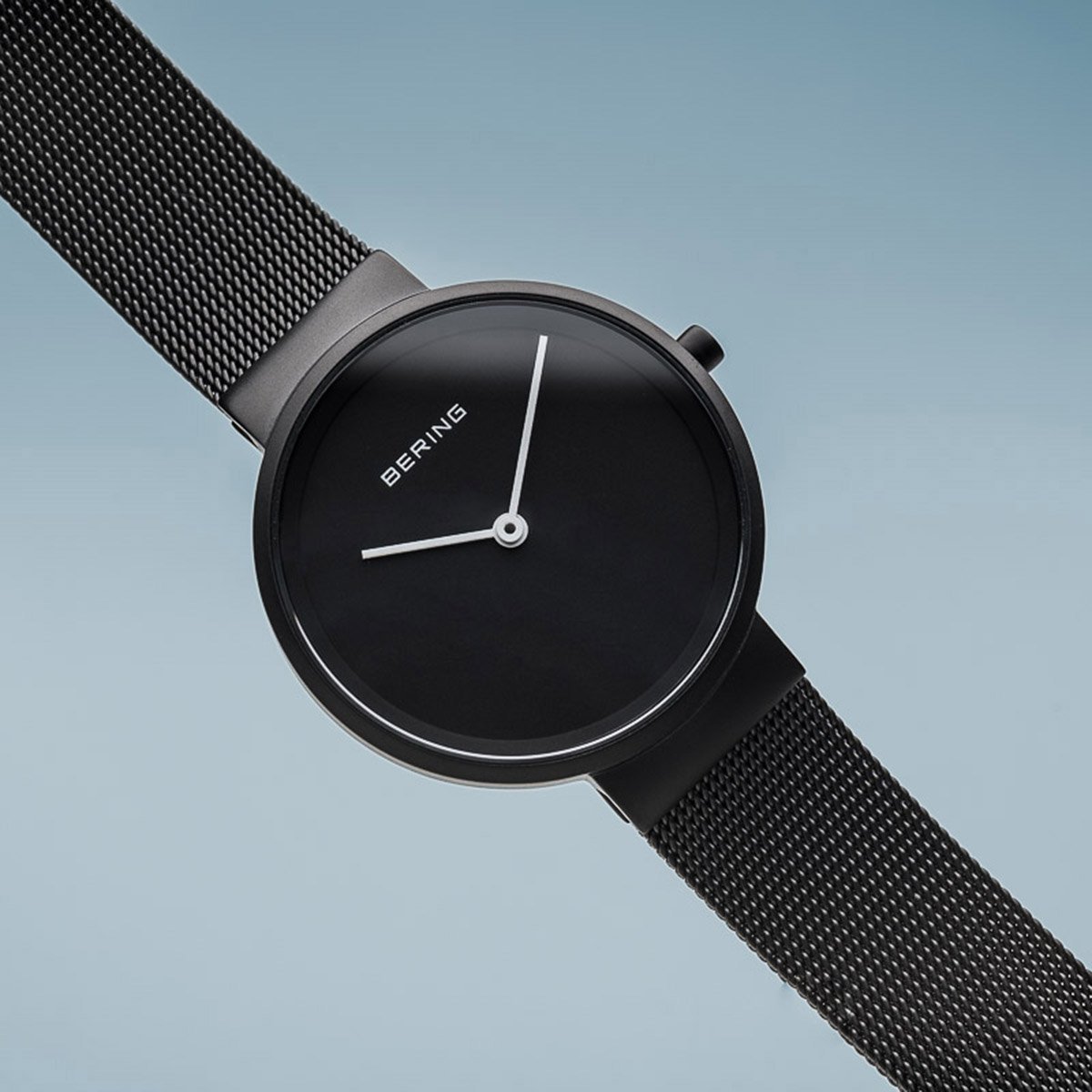 Reloj minimalista negro de mujer